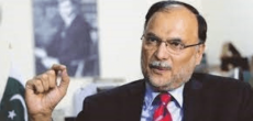 Ahsan Iqbal criticizes PTI leader for weak economic policies