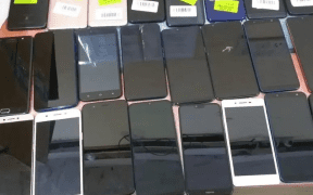Luxury mobile phones caught from passengers at Islamabad airport
