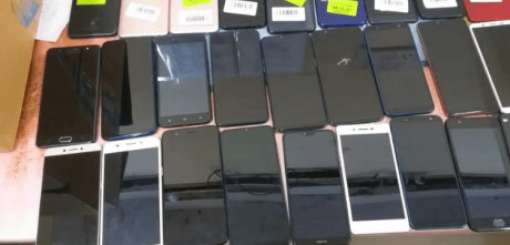 Luxury mobile phones caught from passengers at Islamabad airport