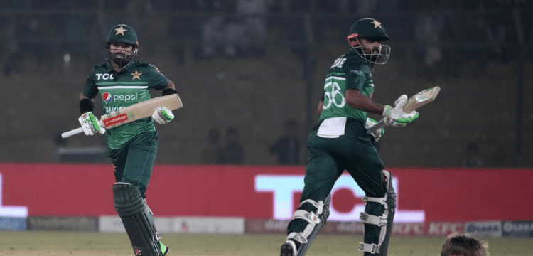 New zealand bowled Pakistan out in 2nd ODI to level the series 1-1. (1)