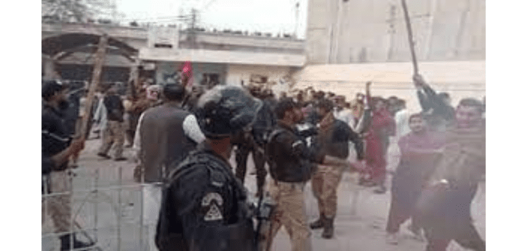 PPP, PTI workers clash outside DC office in Kemari
