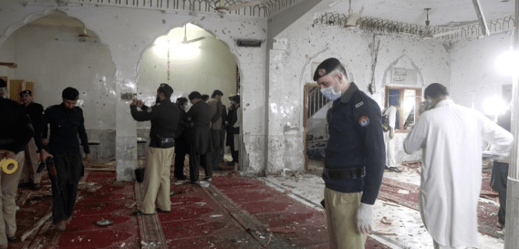 Saba Qamar, Shaheen Afridi, and Adnan Siddiqui offer prayers for Peshawar mosque blast victims, saying
