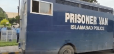 Dacoit escapes from prisoner van.