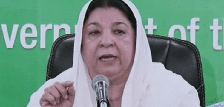 PTI leader Yasmin Rashid locked herself in the car to avoid arrest