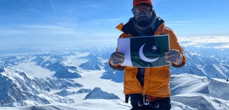 Asad Ali Memon summits mount everest