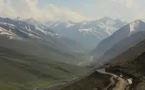 Armed local attempts robbery at Babusar Top