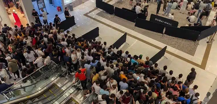 Dubai Mall Flooded as iPhone 15 Enthusiasts Rush for New Gadgets