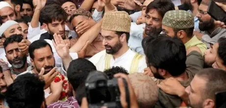 Hurriyat leader Mirwaiz Umar Farooq released From Custody After 4 Years