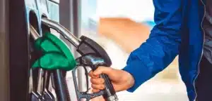 Pakistan Considers Weekly Petrol Price Revisions For Industry