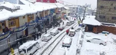 Avalanche Engulfs Hotels And Residences In Naran