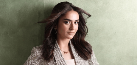 Yumna Zaidi Slips On Stairs, Video Goes Widely