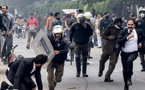 Lawyers And Police Clashes Near Lahore High Court
