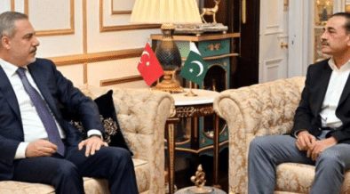 Turkish Foreign Minister And Pakistan Army Chief Discuss Collaboration