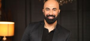 HSY Reveals the Truth Behind Pakistani Actors Transformations: Good Weather or Plastic Surgeries?