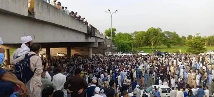 Several Jamaat-e-Islami workers have been arrested during a protest at D-Chowk in Islamabad