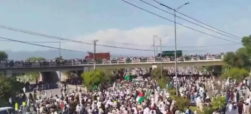 The TLP sit-in at Faizabad is causing traffic disruptions in Islamabad