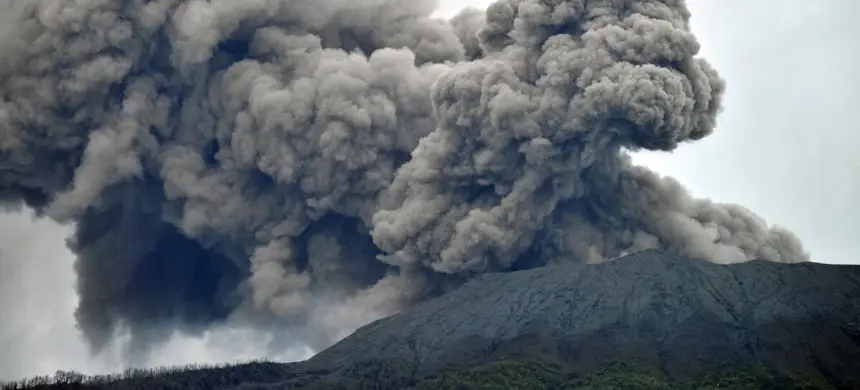 Climbers rush for safety as Indonesia’s Mount Dukono erupts