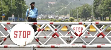 Impostors posing as police and army officers have stolen foreign currency in Islamabad