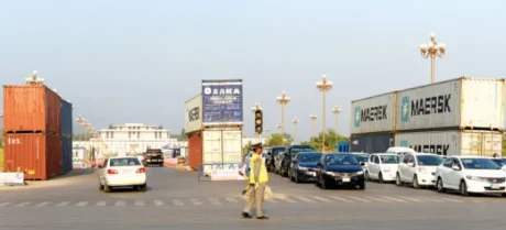 Islamabad Police blocks Red Zone with containers in anticipation of protest