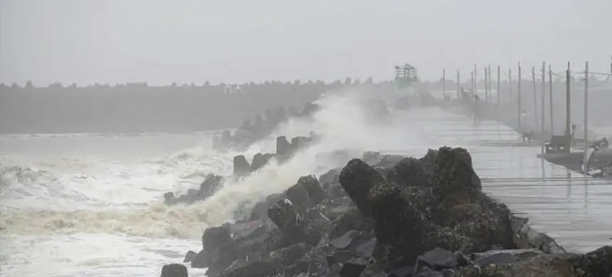 Cyclone Alert: Karachi Port halts operations and issues a high alert