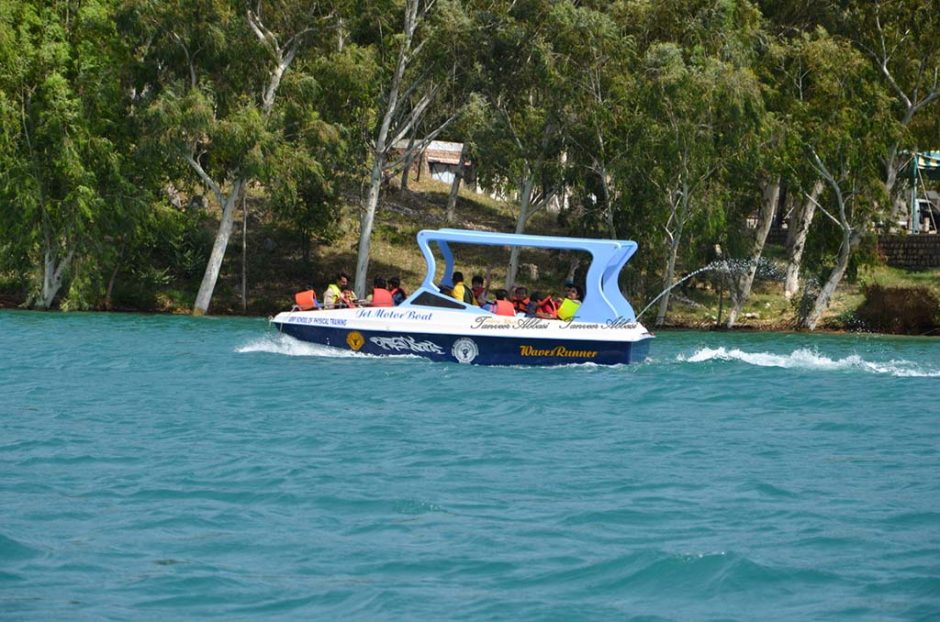 Family-Boating