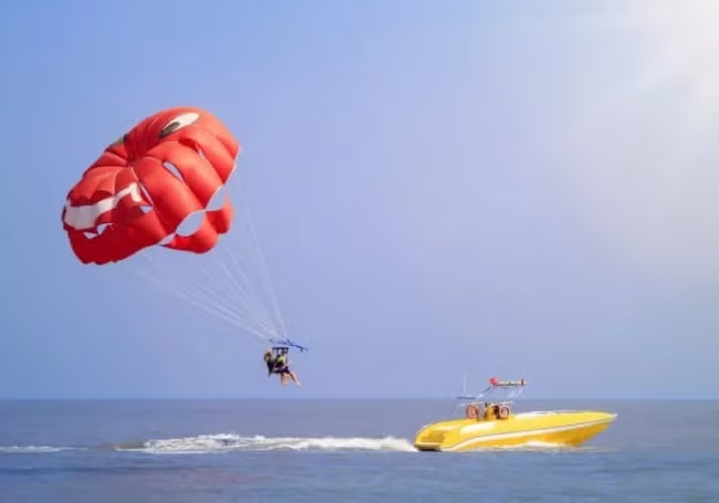 How-safe-is-Parasailing-in-Khanpur-Dam