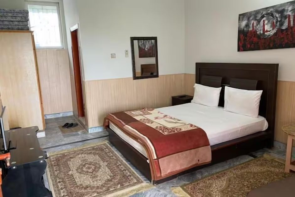 Lake-View-Hotel-Resort-Khanpur-Room