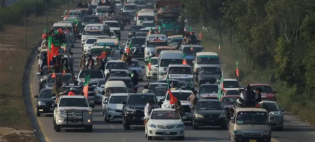 Bushra Bibi-Led PTI Convoy Reaches D-Chowk Amid Army Deployment, Heavy Shelling