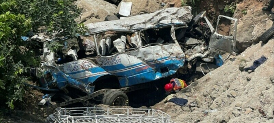 Five Killed and 15 Injured as Coach Plunges into Ditch in Jacobabad