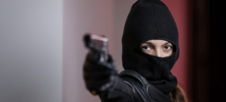 Armed Female Robber Strikes and Loots House in Islamabad