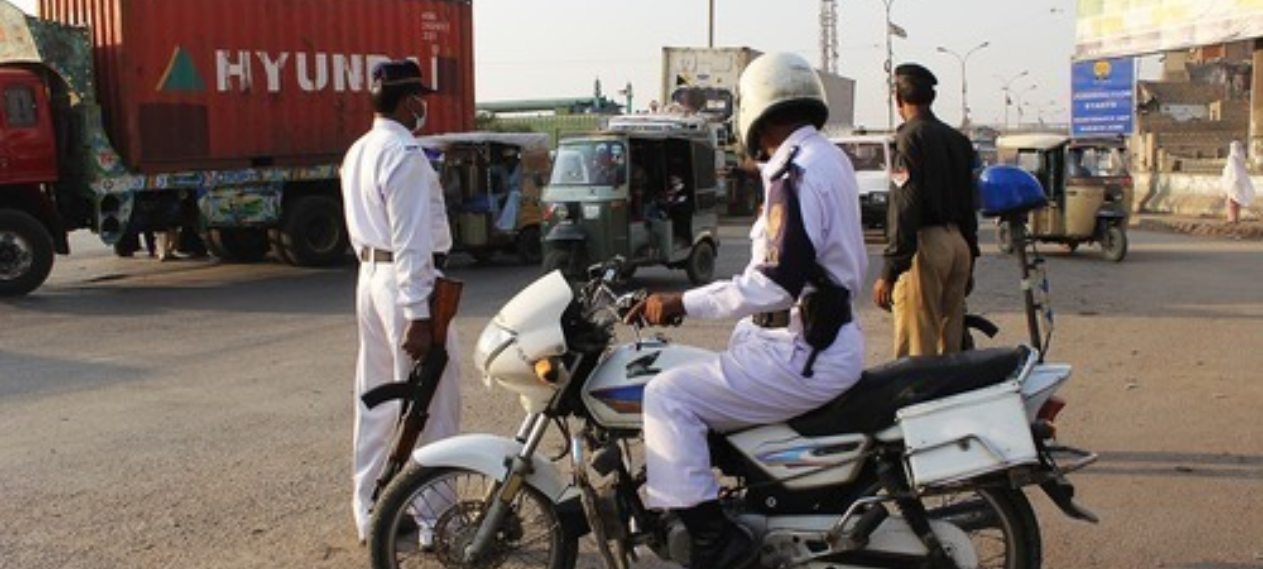 Karachi Traffic Officers Return Lost Savings for Umrah to Elderly Man