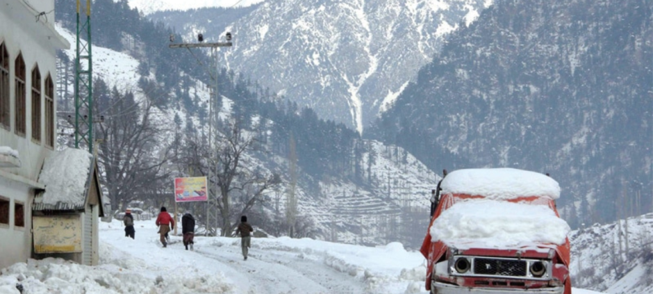 Snowfall Intensifies in Upper Khyber-Pakhtunkhwa, Disrupts Daily Life