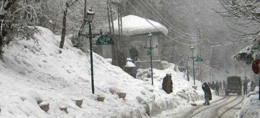 Murree sees a surge of tourists for New Year 2025 winter getaways