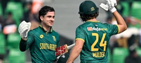 South Africa Sets 305-Run Target for New Zealand in Tri-Nation Series Match