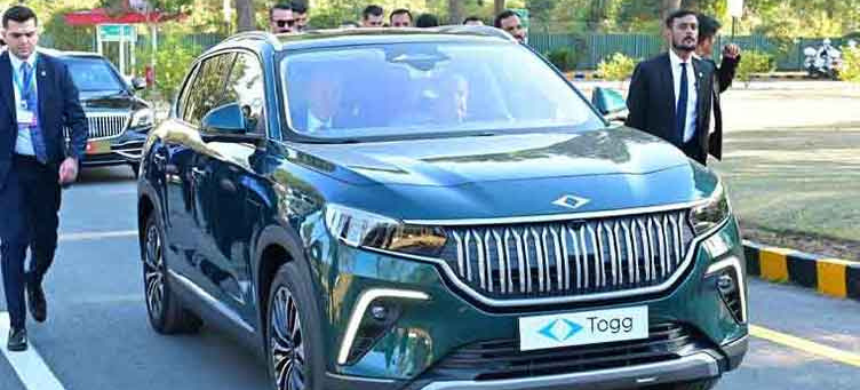 President Zardari and PM Shehbaz Donate Gifted Vehicles to Toshakhana