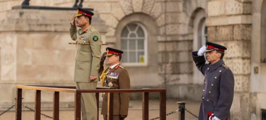 COAS Munir Receives Warm Welcome on First Day of UK Visit