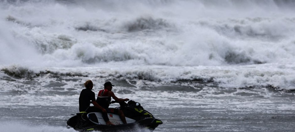 Thousands Evacuate as Cyclone Alfred Approaches Eastern Australia