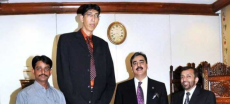 Pakistan’s Tallest Man, Naseer Soomro, Passes Away at Age 55