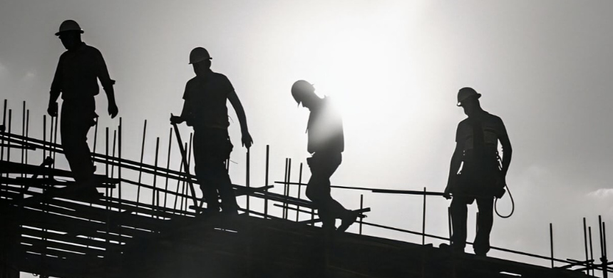 France Projects Annual Need for 310,000 Foreign Workers Amid Labor Shortages