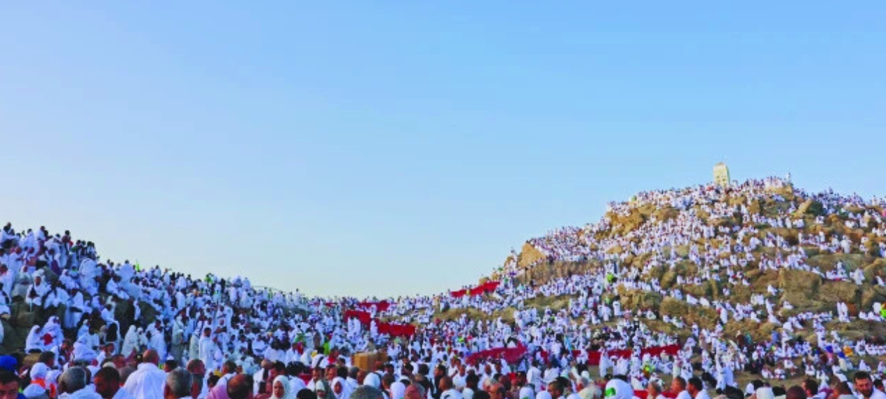 Pilgrims Gather at Mount Arafat for Hajj Climax Amid Heat Precautions