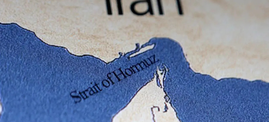 Iran Accused of Preparing to Mine Strait of Hormuz, US Sources Reveal
