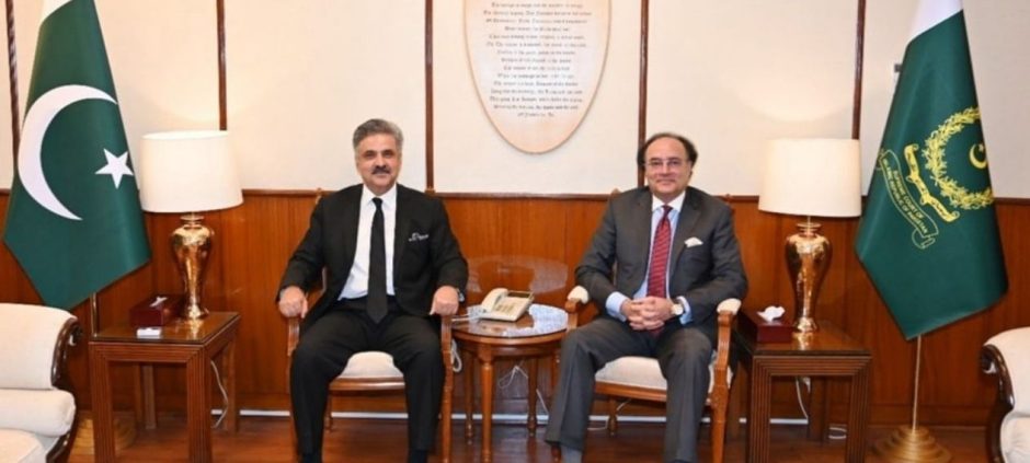 CJP Afridi Meets Finance Minister, Discusses Tax-Related Cases