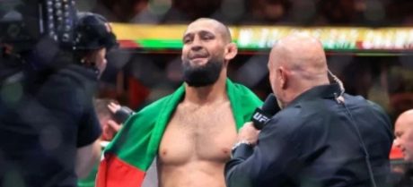 Chimaev Beats Du Plessis to Claim UFC Championship