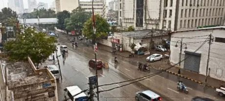 Karachi weather: light drizzle brings brief relief