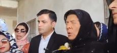 Aleema Khan Faces Egg Attack Outside Adiala Jail During Press Briefing