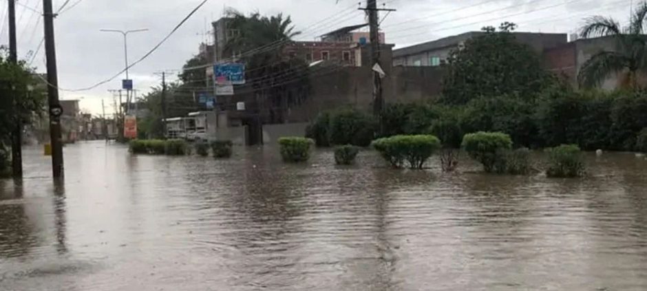 Flood Chaos In Gujrat After 526mm Rainfall, Schools Closed
