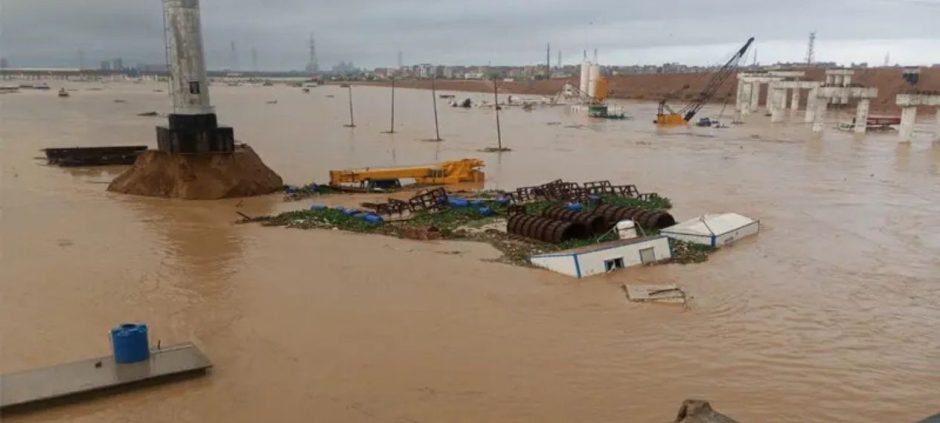 Malir And Lyari Rivers Overflow In Karachi; Schools Shut, Army Deployed
