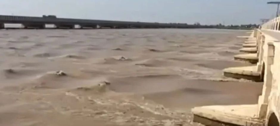 Sindh Barrages Strain As Indus River Floods Villages And Crops (1)