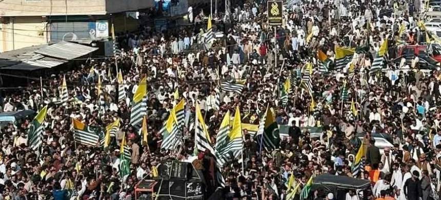 Police Assaulted Amid Azad Kashmir Protests; Prime Minister Orders Inquiry