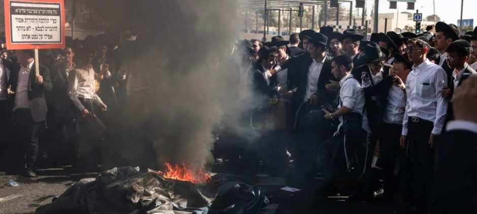 Thousands of Ultra-Orthodox Jews Protest Israeli Military Service